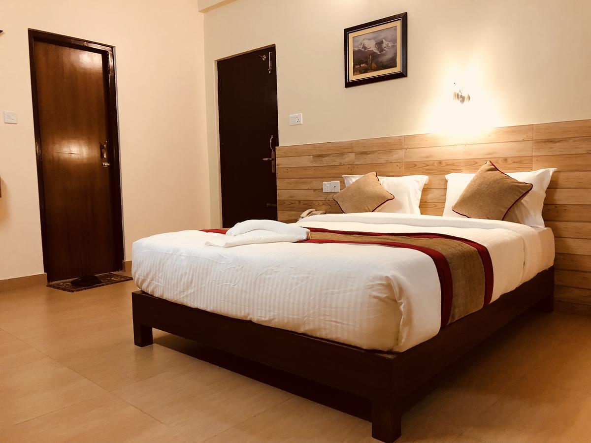 Hotel Guru Покхара Экстерьер фото