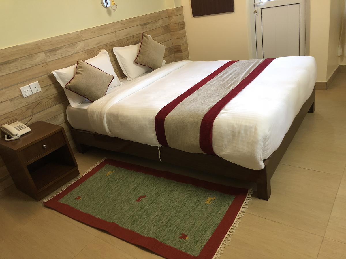 Hotel Guru Покхара Экстерьер фото