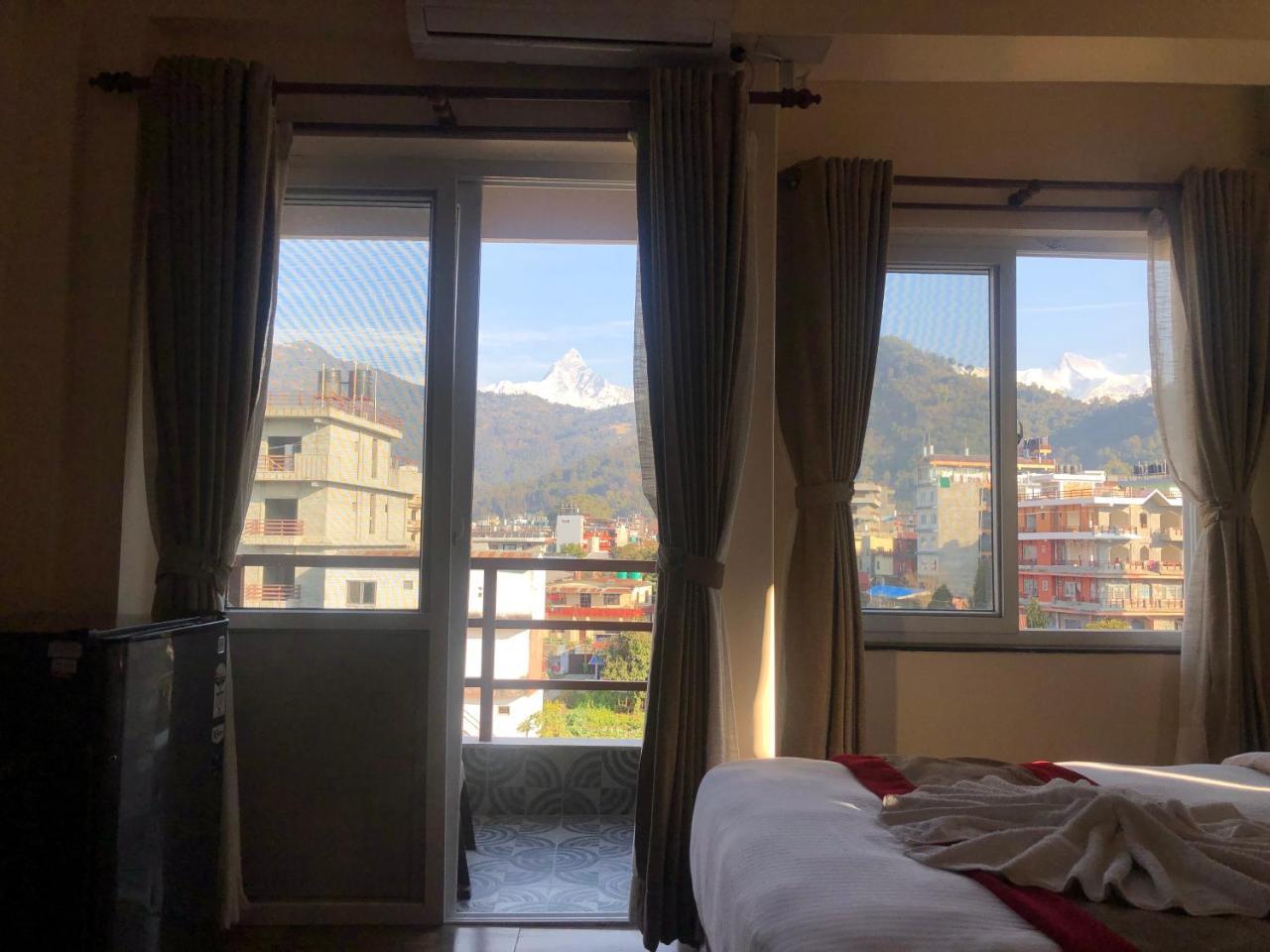Hotel Guru Покхара Экстерьер фото