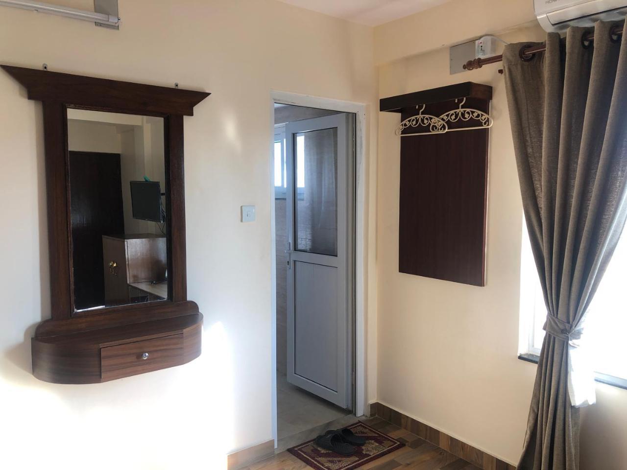 Hotel Guru Покхара Экстерьер фото