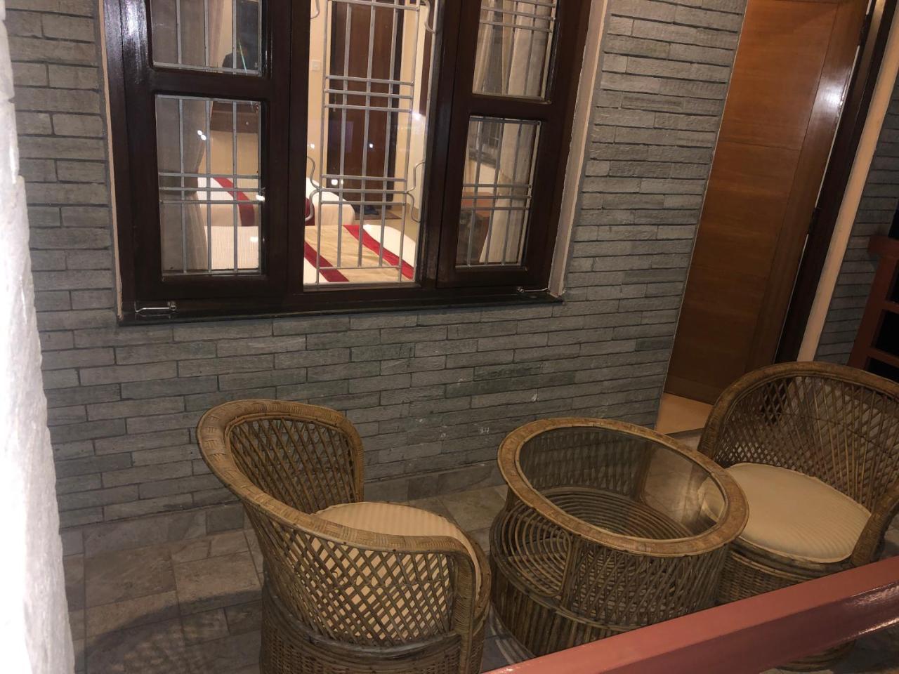 Hotel Guru Покхара Экстерьер фото