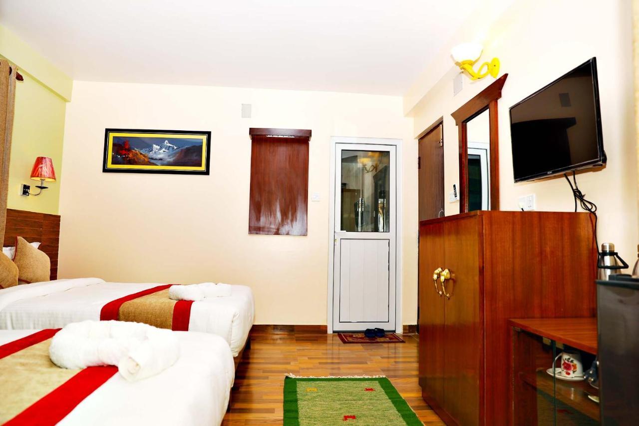 Hotel Guru Покхара Экстерьер фото