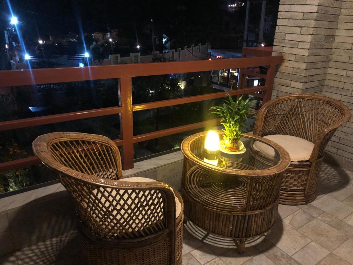 Hotel Guru Покхара Экстерьер фото